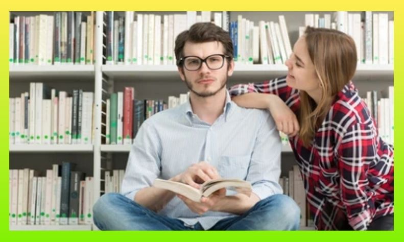 High school romance books captivate young readers with relatable stories. They explore themes of love, friendship, and personal growth.